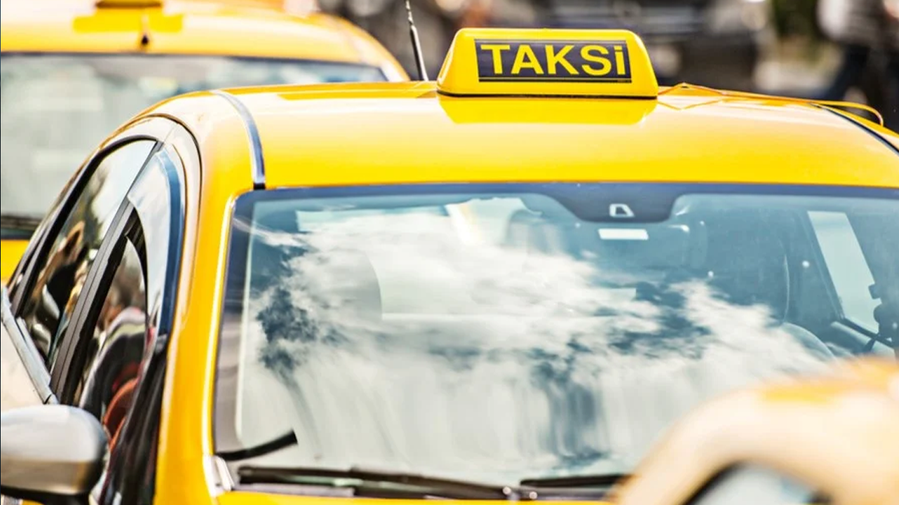 Taksiye binen müşteri taksiciyi gözyaşlarına boğdu! Öyle biri çıktı ki...