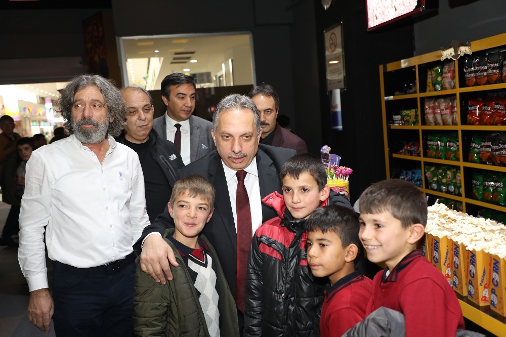 Talas Belediyesi öğrencilere ’Naim’i izletiyor 