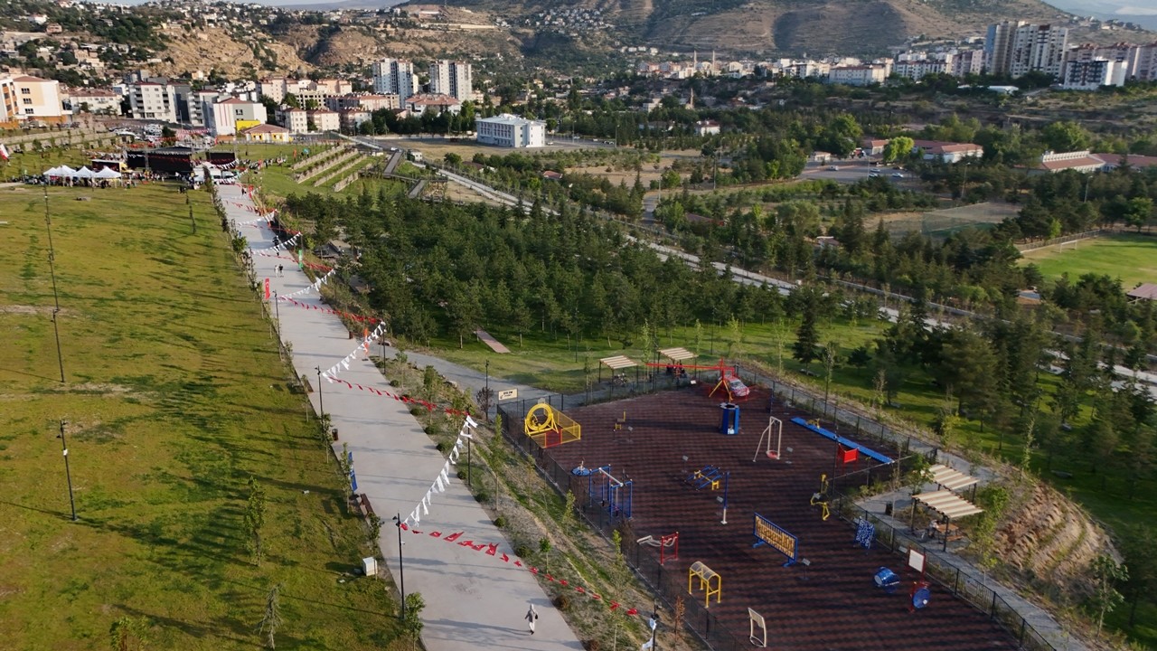 Talas Millet Bahçesi Hizmete Açıldı: 180 Milyon TL’lik Proje Tamamlandı