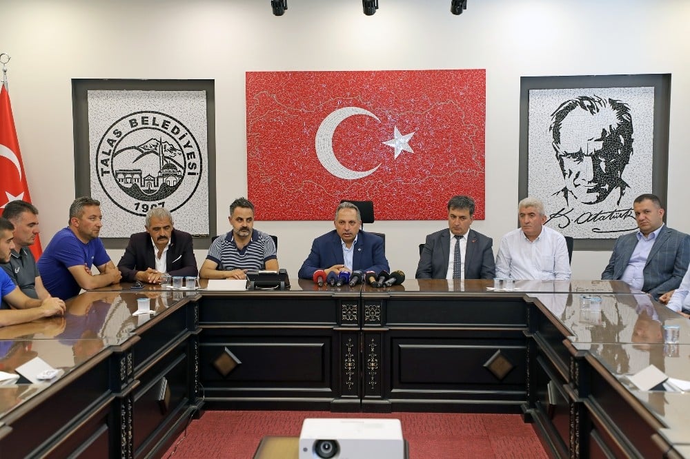 Talasgücü Belediyespor’da toplu imza töreni 