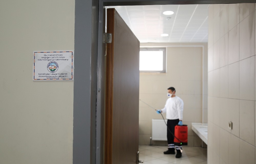 Talas’ta okullar periyodik olarak temizleniyor 