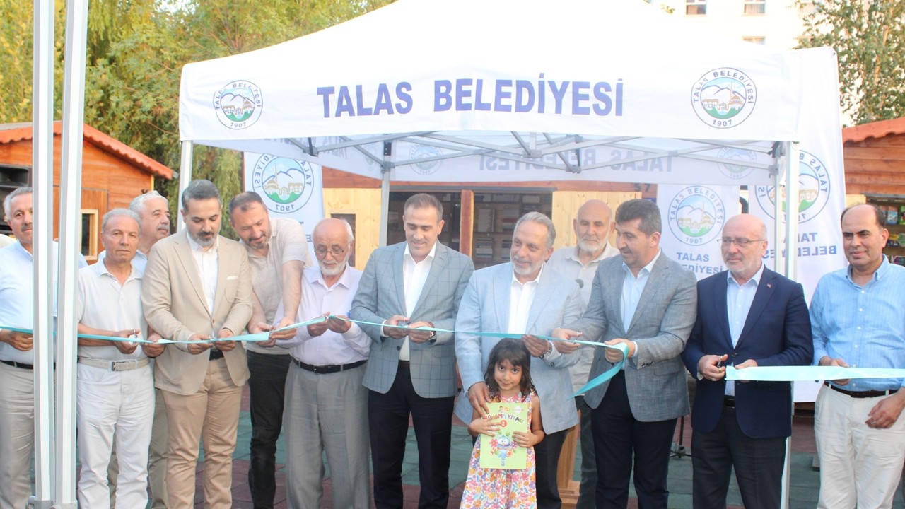 Talas’ta Sahaflar Çarşısı açıldı