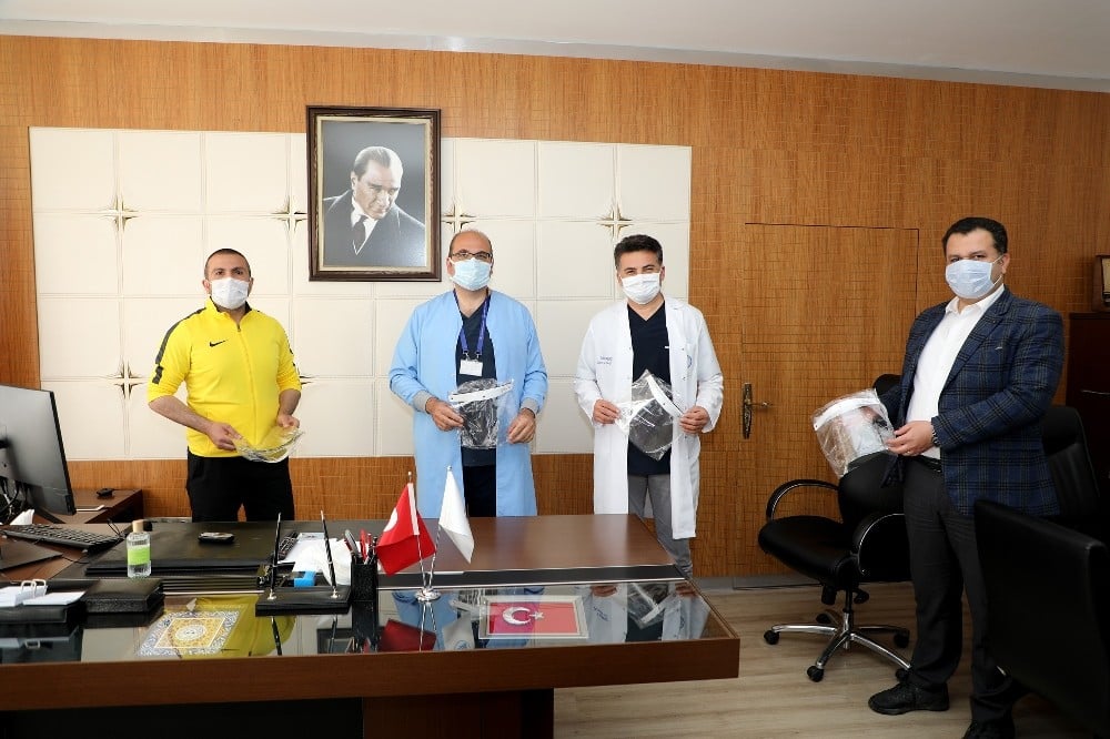 Talas’tan sağlıkçılara koruyucu siperlik 