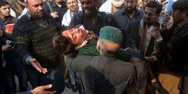 Okula şok baskın! 104 kişi öldü!