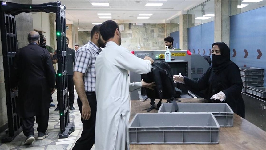 Taliban geçici hükümeti Afganistan'daki havaalanları konusunda AB'den yardım istedi