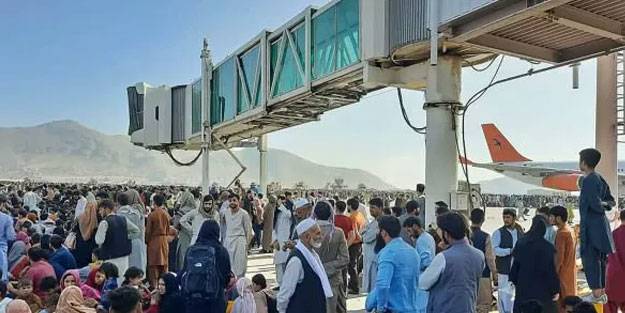 Taliban Kabil Havalimanı’nda çalışan kadınlara çağrı yaptı