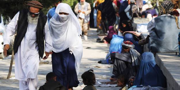 Taliban: Kadınlar hicab giyme zorunluluğu dışında tüm haklara sahip olacak