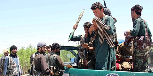 Taliban militanlarından askeri konvoya kanlı pusu