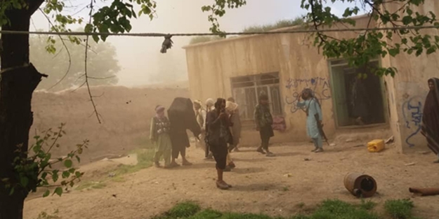 Taliban Türkmenistan sınırında iki ilçeyi ele geçirdi