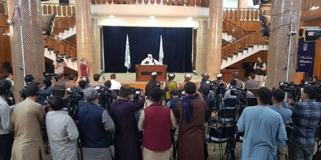 Taliban'dan karma eğitim kararı