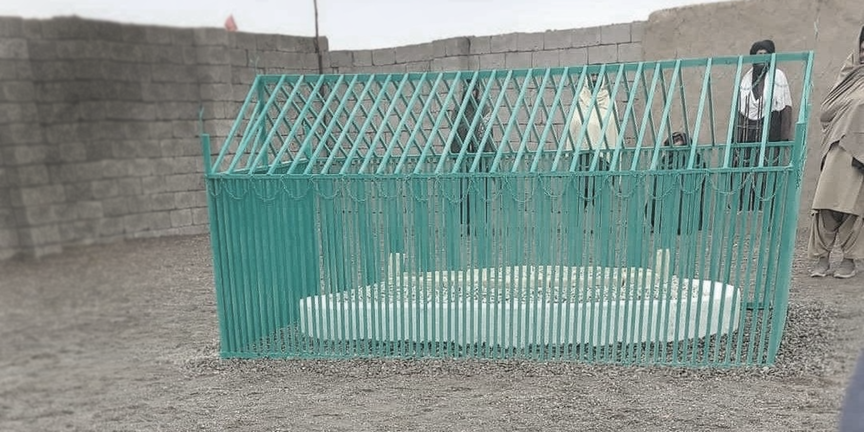 Taliban'ın kurucu lideri Molla Ömer'in mezarı ilk kez görüntülendi