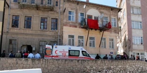 Talihsiz genç banyoda yanarak öldü!