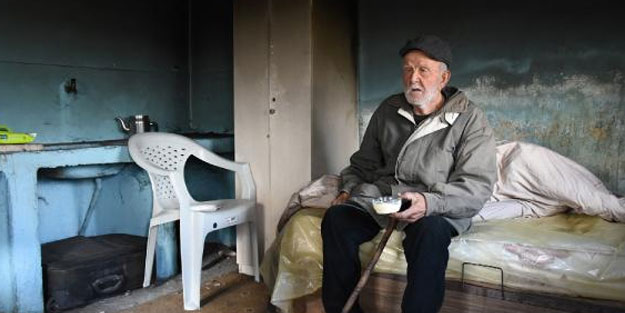 Talimat verildi! Okul deposunda yaşam mücadelesi veren Cevdet dedeye yardım eli