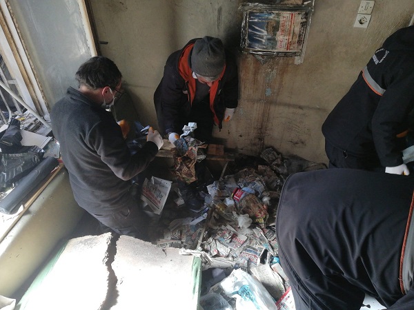  Kötü kokan evden neler çıktı neler