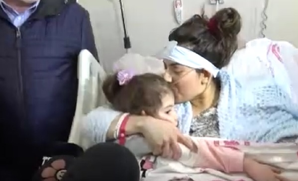 Tam 18 gün sonra! Anne ve kızın buluşması yürekleri yaktı