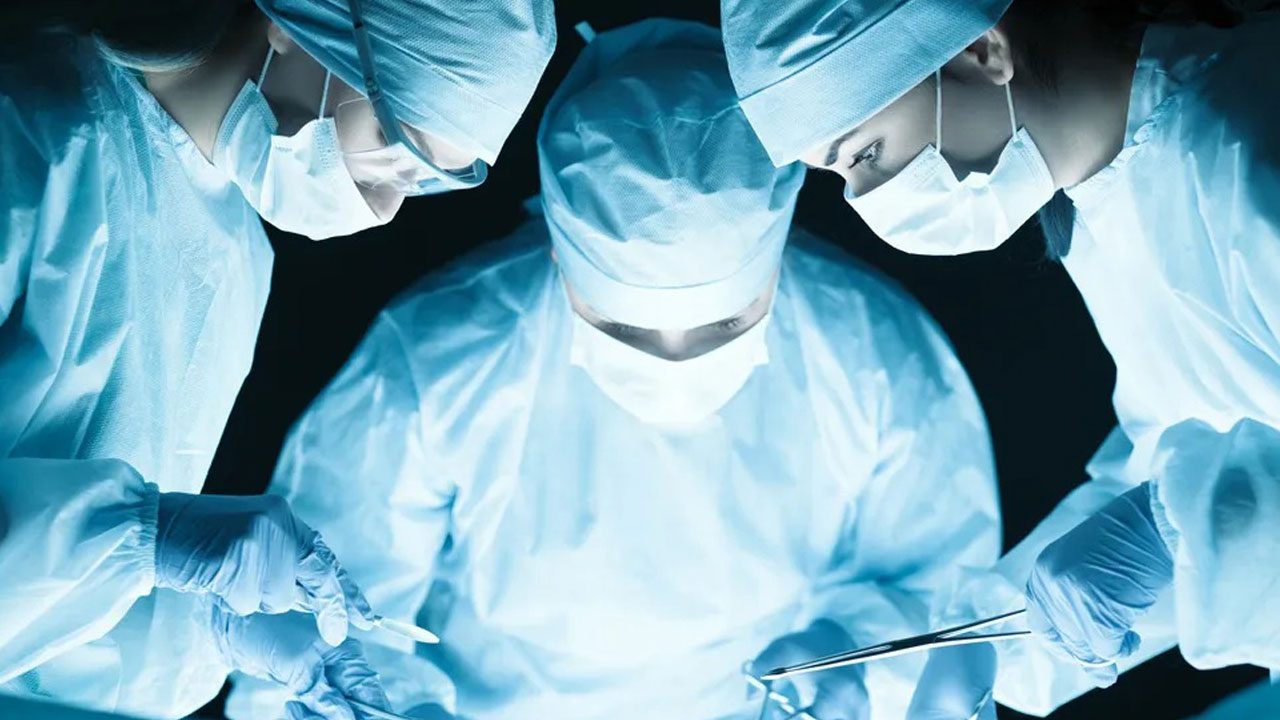 Tam 30 kilo ağırlığında! Karın ağrısı şikayetiyle hastaneyle gitti doktorlar bile şaşkına döndü