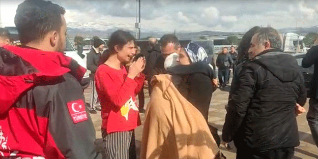 Depremin kalbinde ağlatan buluşma