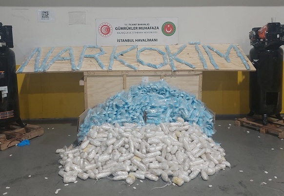 Tam 427 kilogram yakalandı! İstanbul Havalimanı'nda hareketli saatler