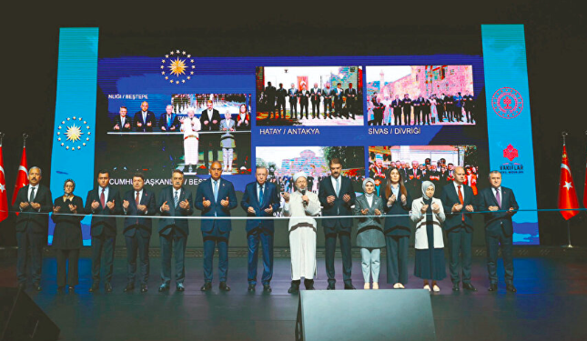 Tam 79 yıl sonra... Restorasyonu tamamlanan Kariye Camii ibadete açıldı