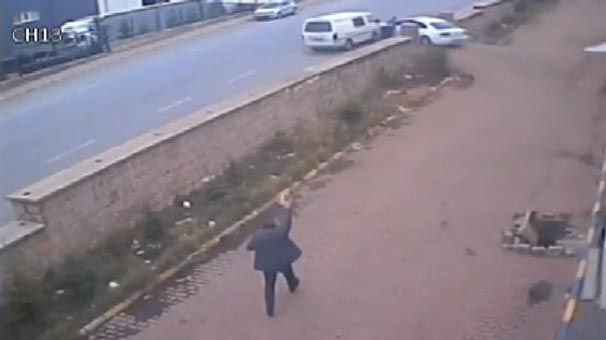 Tam aracına binerken… FETÖ’cü dehşet saçtı!