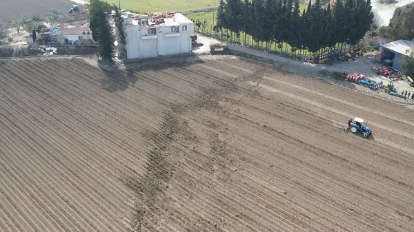 Tam dört metre çöktü! Depremde çiftlik bu hale geldi