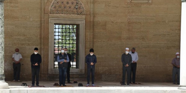 Tam kapanmanın ilk cumasında Selimiye Camii'ne koştular