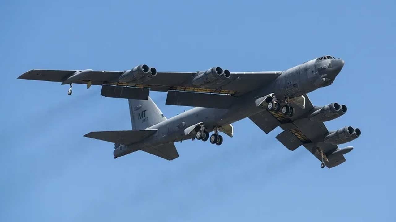 Tam mutabakat sağlanmışken... ABD'ye ait B-52 bombardıman uçağı düştü