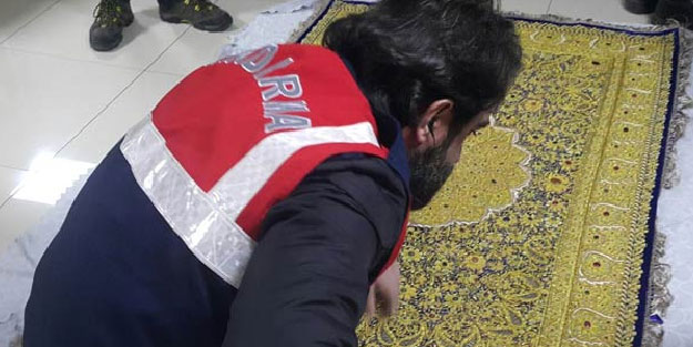 Tamamen altın ve yakut işlemelerden oluşuyor! Ekipler operasyonla ele geçirdi
