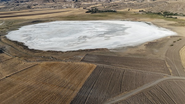 Tamamen kurudu! Bakın gölden geriye ne kaldı