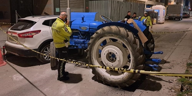 Tamir ettiği traktörün altında can verdi