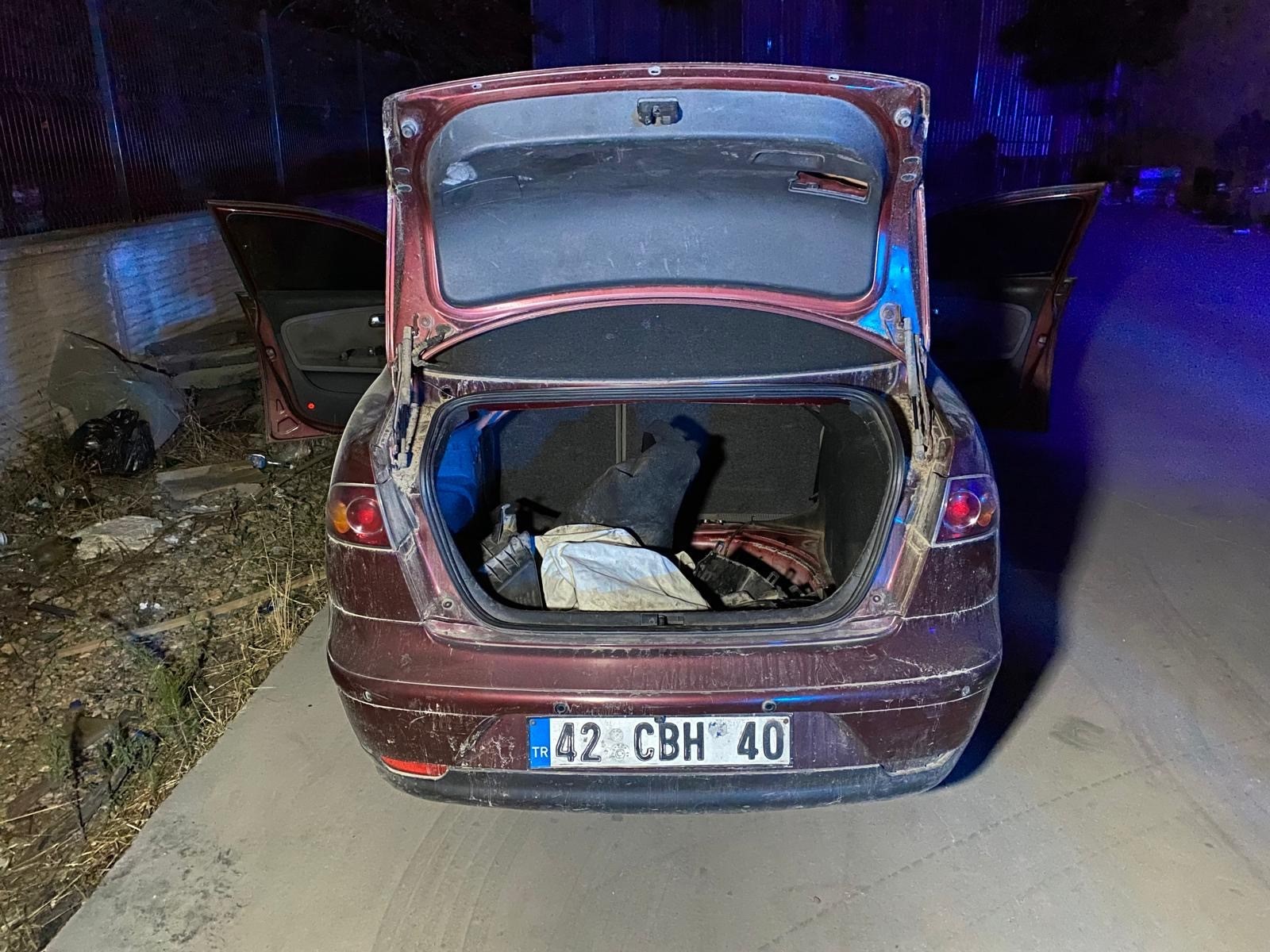 Tamir için verilen aracı parçaladı, bagajda yakalandı