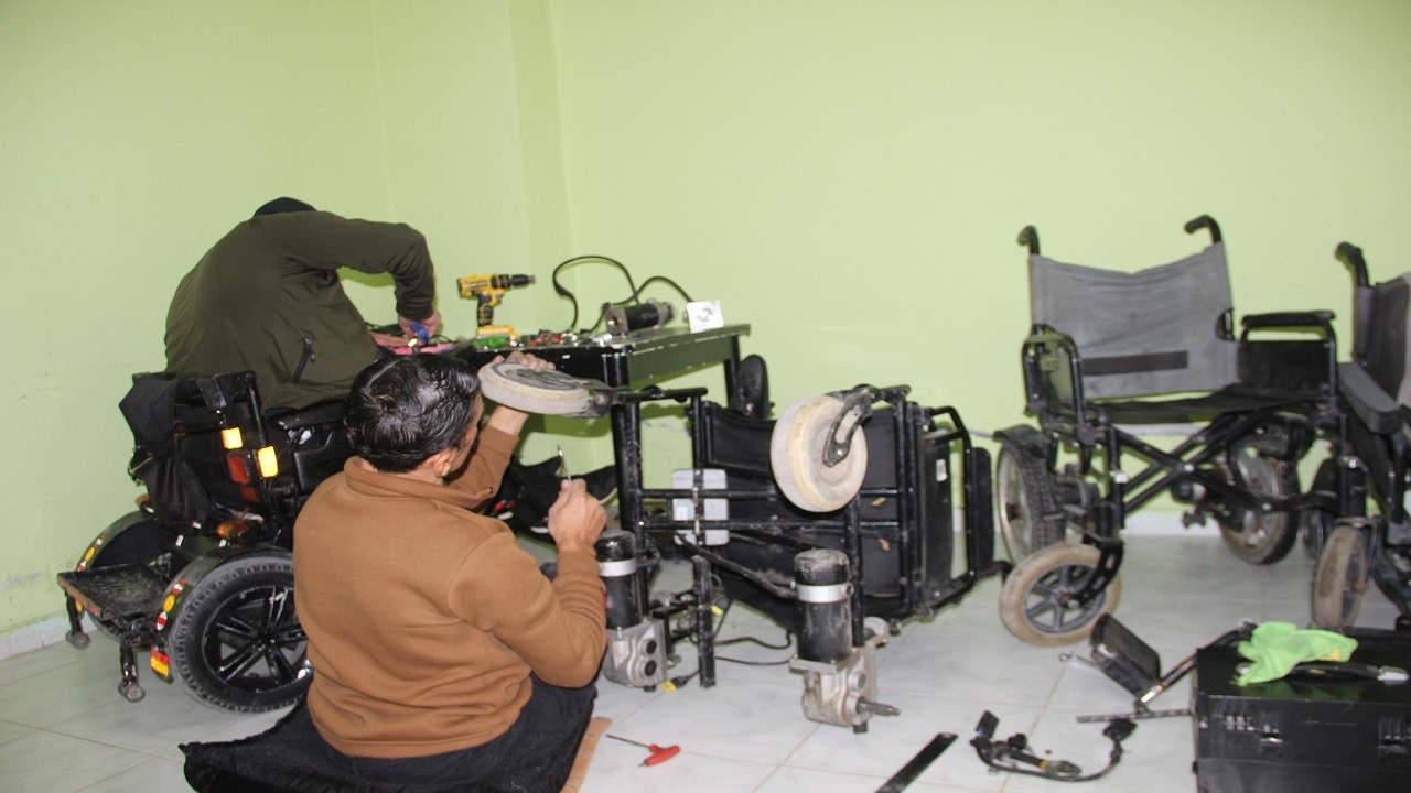 Tamirci bulamayınca işi öğrendiler!