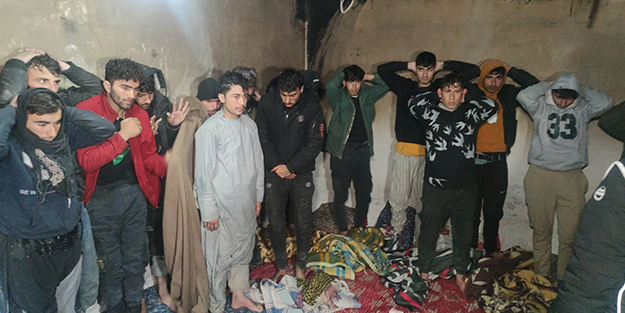 Tandır evinde 20 düzensiz göçmen yakalandı