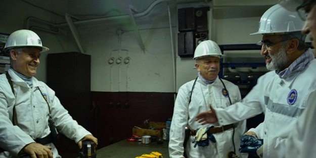 Taner Yıldız iftar için maden ocağına indi