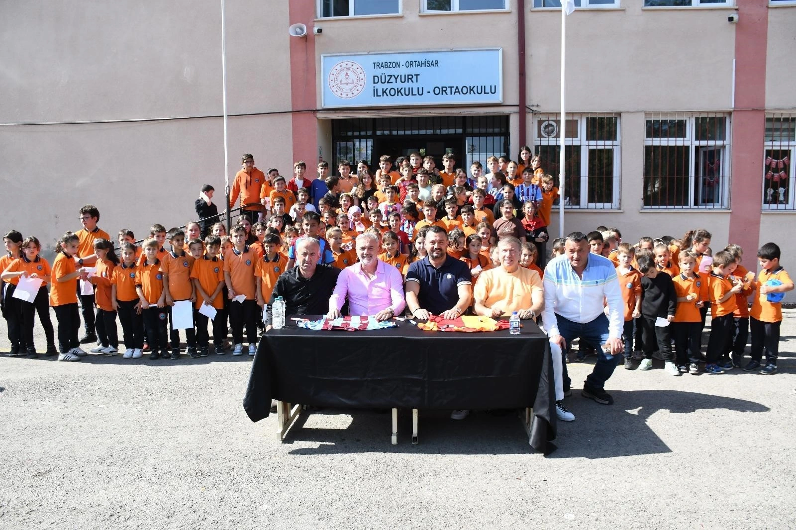 Tanju Çolak ve Hami Mandıralı, Trabzon’da öğrencilerle buluştu