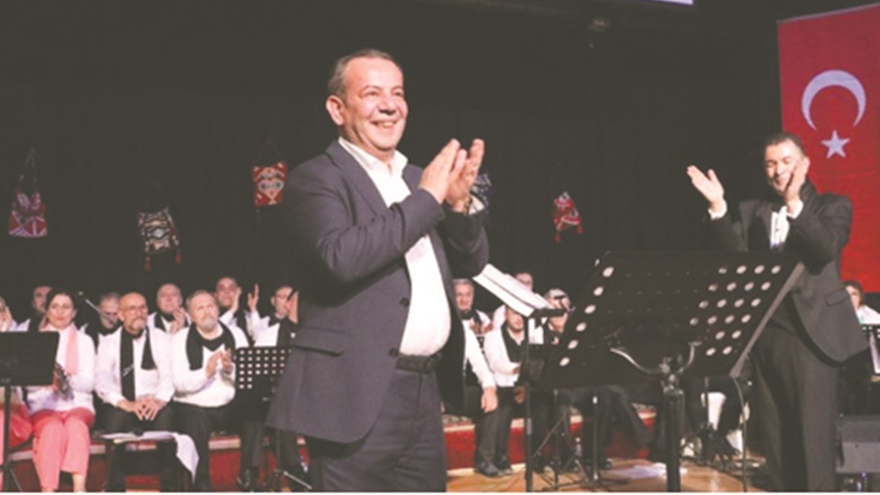 Tanju da ‘el yükseltti’ Bayram bahane konserler şahane