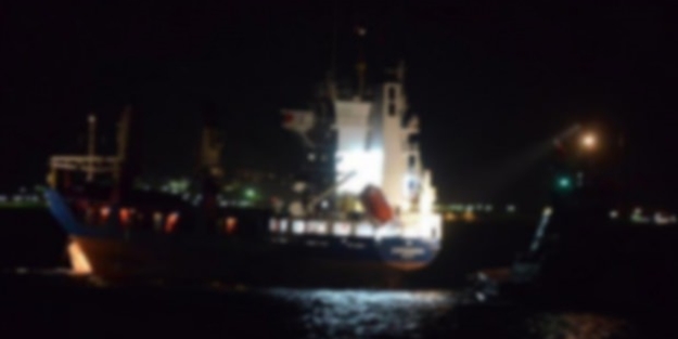 Tanker ile yük gemisi çarpıştı