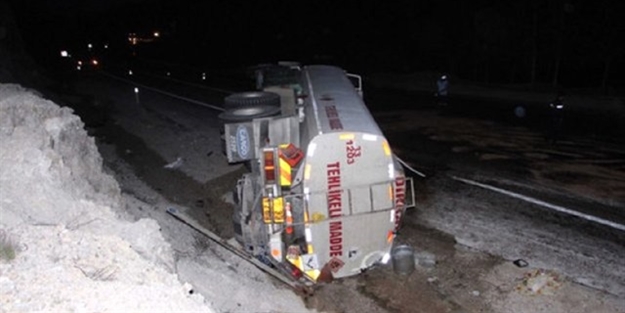 Tanker uçuruma yuvarlandı: 1 ölü