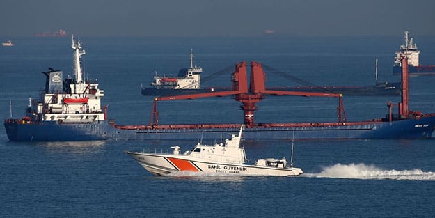 Tankerle teknenin çarpışması sonucu kaybolan balıkçılar için çalışmalar tekrar başladı