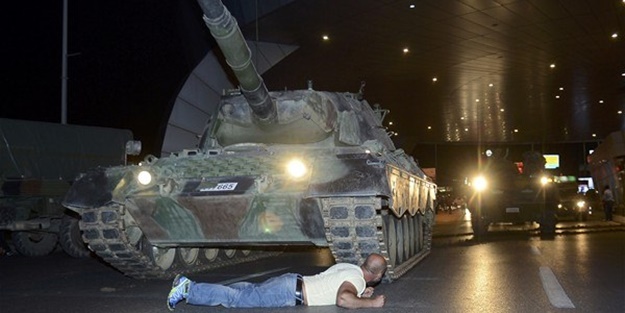 Tankın önüne yatan adam konuştu!