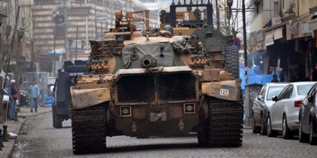 Tanklar Sur'a girdi! Görenler telefona sarıldı