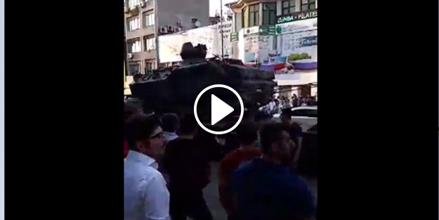 Tanklar Üsküdar'dan götürülüyor