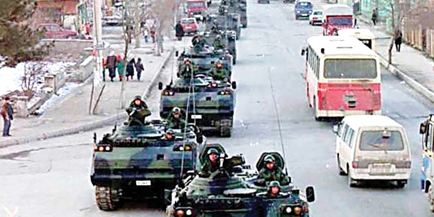 Tanklar Sincan’da tesadüfen yürümüş