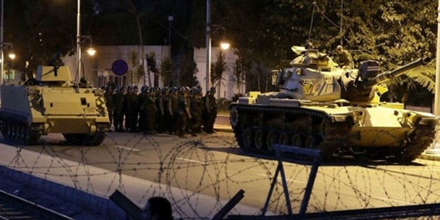 Tanklara eskortluk yapan 2 alçak tutuklandı