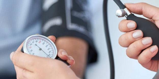 Tansiyon hastaları nasıl beslenmeli? Tansiyon çıkınca nasıl yatmalı?