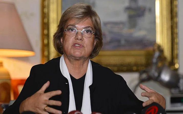 Tansu Çiller'den flaş karar! Herkese ters köşe yaptı