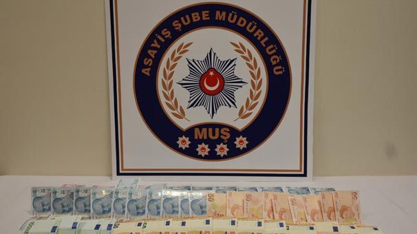 Tantanacılık yöntemiyle yankesicilik yapan 4 kişi enselendi