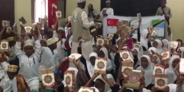 Tanzanyalı miniklerin Kur'an-ı Kerim mutluluğu