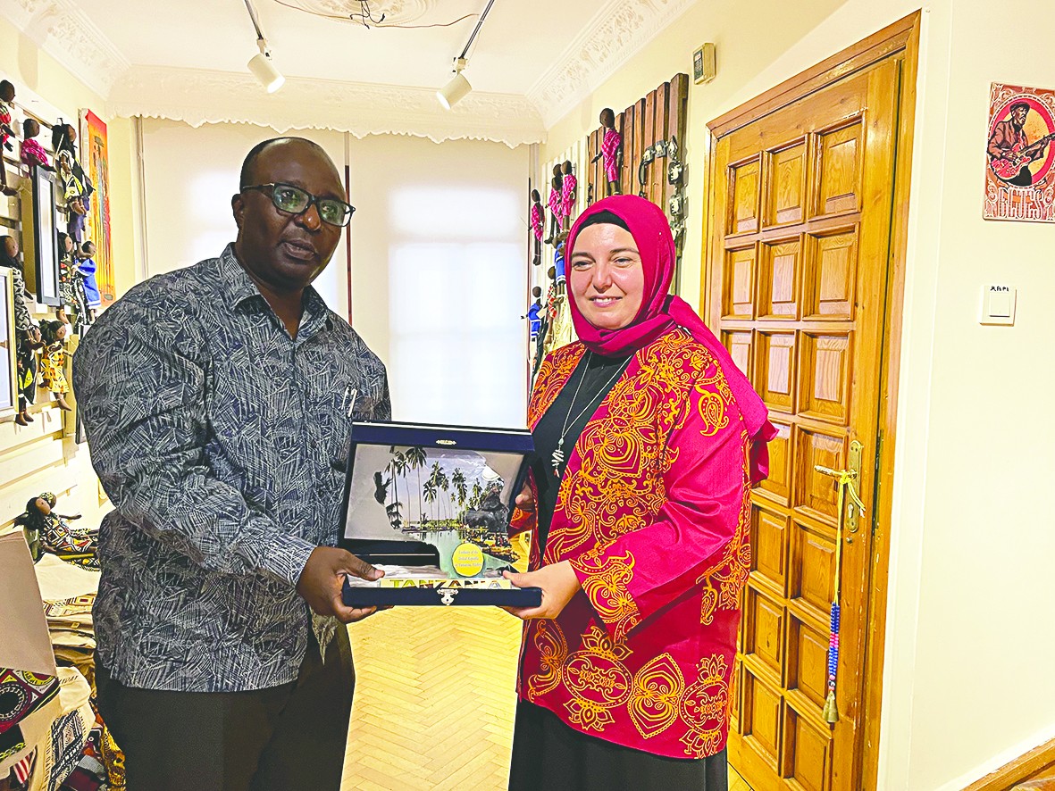 Tanzanyalı öğretmenler İstanbul’da Svahilice eğitimi verecek