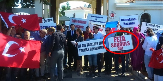 Tanzanyalılardan FETÖ'ye lanet